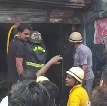 दुकान में आग