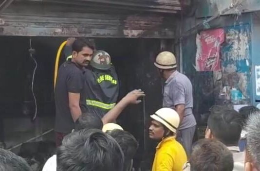 दुकान में आग