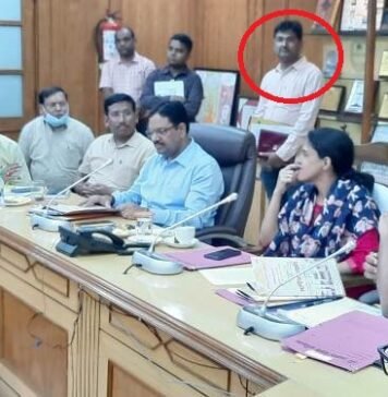 LDA की कॉमर्शियल प्रापर्टी की नीलामी के लिए कमिश्नर ने इन्वेस्टर्स के साथ की मीटिंग, वीसी की वॉर्निंग दरकिनार कर चहेते बाबू से अधिकारियों का प्रेम भी आ गया सामने अधिकारियों का प्रेम