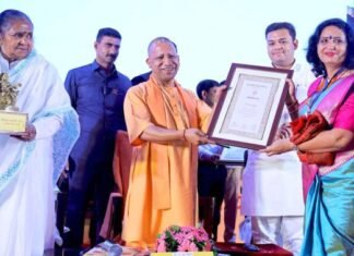 शिक्षक दिवस पर बोले CM योगी, जब संभाला प्रदेश में शासन तो बंद होने की कागार पर थे प्राथमिक विद्यालय शिक्षक दिवस