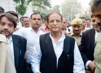 भड़काऊ भाषण मामले में तीन साल की सजा सुनाए जाने के बाद आजम खान ने कहा, इंसाफ का हो गया कायल आजम खान को सजा