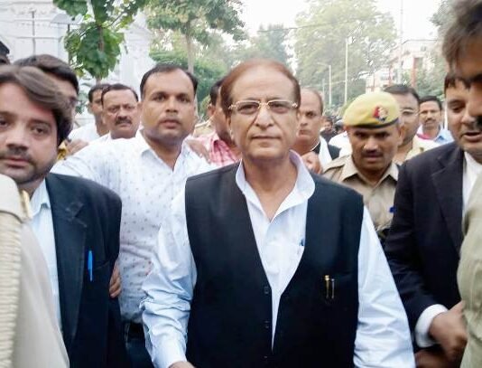 भड़काऊ भाषण मामले में तीन साल की सजा सुनाए जाने के बाद आजम खान ने कहा, इंसाफ का हो गया कायल आजम खान को सजा