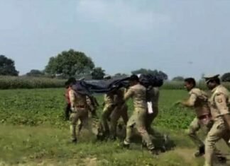 नग्‍न अवस्‍था में लाश