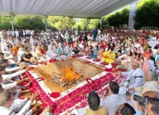 मुलायम सिंह यादव की आत्मा की शांति के लिए अखिलेश ने कराया हवन-पूजन आत्मा की शांति