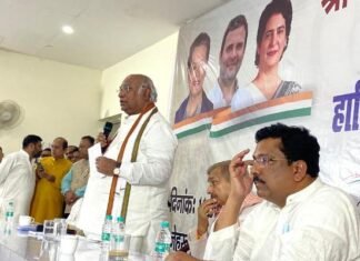 लखनऊ पहुंचे मल्लिकार्जुन खड़गे