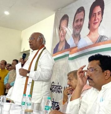 लखनऊ पहुंचे मल्लिकार्जुन खड़गे