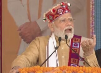 ‘वंदे भारत’ को हरि झंडी दिखा PM मोदी का कांग्रेस पर निशाना, “अटकाना, लटकाना, भटकाना, भूल जाना, हमारा रास्ता नहीं” अटकाना लटकाना भटकाना