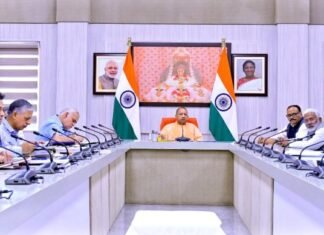सीएम योगी का अफसरों को निर्देश साइबर क्राइम व नशे के अवैध कारोबार पर कसे शिकंजा साइबर क्राइम पर शिकंजा