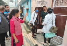 डेंगू की रोकथाम के लिए फील्ड विजिट पर लखनऊ मंडलायुक्त रोशन जैकब, फॉगिंग व साफ-सफाई का लिया जायजा रोशन जैकब