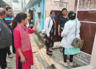 डेंगू की रोकथाम के लिए फील्ड विजिट पर लखनऊ मंडलायुक्त रोशन जैकब, फॉगिंग व साफ-सफाई का लिया जायजा रोशन जैकब