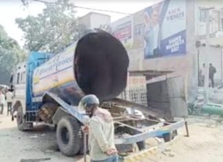 वेल्डिंग करा रहे पेट्रोल टैंकर में भीषण विस्फोट, चालक-दुकानदार समेत तीन की मौत, कई घायल पेट्रोल टैंकर में विस्फोट