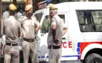 स्कूल में बम