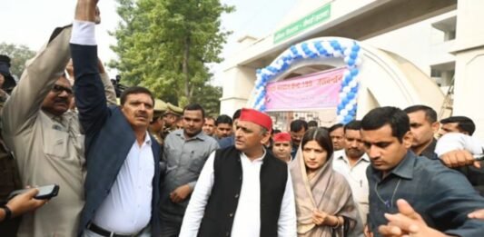 मतदान कर अखिलेश ने साधा योगी सरकार पर निशाना, कहा वोट न पड़ने के अपनाए जा रहे सभी हथकंडे वोट न पड़ने के हथकंडे