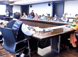 समीक्षा बैठक कर अफसरों से बोले सीएम योगी, कोविड की बदलती परिस्थितियों पर सूक्ष्मता से रखें नजर कोरोना अलर्ट