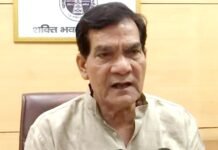 ऊर्जा मंत्री एके शर्मा के आश्वासन पर माने बिजली कर्मी, स्थगित की हड़ताल माने बिजली कर्मी