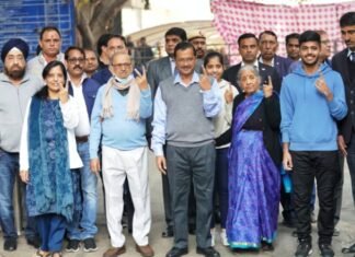 #MCDElections2022: परिवार के साथ मतदान कर बोले केजरीवाल, कट्टर ईमानदार व शरीफ उम्मीदवारों को दें वोट कट्टर ईमानदार