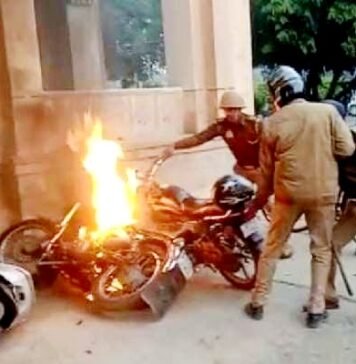 इलाहाबाद यूनिवर्सिटी में बवाल, फायरिंग, छात्रनेता का फटा सिर, वाहनों में तोड़फोड़ इलाहाबाद यूनिवर्सिटी में बवाब