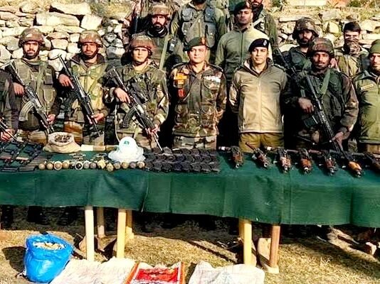 कश्मीर: बड़ी आतंकी साजिश नाकाम, उरी में हथियारों का जखीरा बरामद आतंकी साजिश नाकाम
