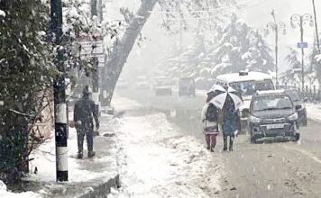24 घंटों में जम्मू-कश्मीर, लद्दाख में बर्फबारी से मैदानी इलाकों में होगी बारिश, बढ़ेगी ठंड बढ़ेगी ठंड