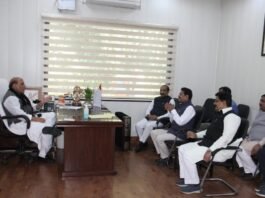 GST: ताबड़तोड़ छापेमारी से परेशान व्यापारियों ने राजनाथ सिंह से मुलाकात कर उठाई उत्पीड़न रोकने की मांग छापेमारी से परेशान व्यापारी