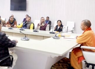 CM योगी ने की विकास परियोजनाओं की समीक्षा, कहा तहसील मुख्यालयों पर होंगे अग्निशमन केंद्र स्थापित समीक्षा बैठक