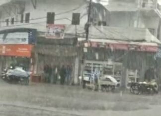 लखनऊ में बारिश ने बढ़ाई ठिठुरन, मौसम विभाग ने यूपी के जिलों में जारी किया अलर्ट ठंड में बारिश