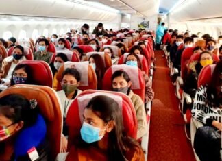 महिला पर पेशाब किए जाने के बाद एअर इंडिया का स्टाफ को निर्देश, उड़ान के दौरान अनुचित व्यवहार की दें जानकारी महिला पर पेशाब