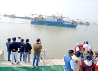 वाराणसी से डिब्रूगढ़ के लिए रवाना चर्चित विलास क्रूज छपरा में फंसा गंगा विलास क्रूज