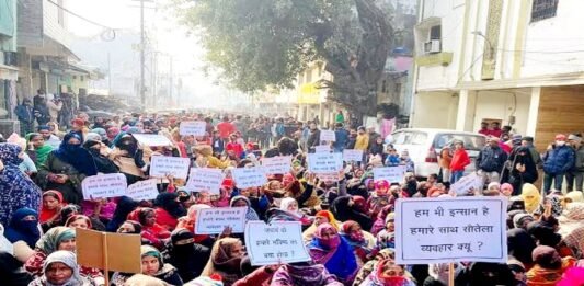 हल्द्वानी में फिलहाल नहीं ध्वस्त होंगे हजारों आशियाने, सुप्रीम कोर्ट ने आदेश पर रोक लगा, मांग रेलवे-उत्तराखंड सरकार से जवाब हल्द्वानी सुप्रीम कोर्ट