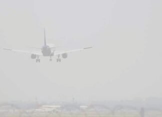 UP: घने कोहरे के चलते आसमान में चक्कर लगाते रहे विमान, किए गए लखनऊ, रांची व कोलकाता डायवर्ट हवाई यातायात