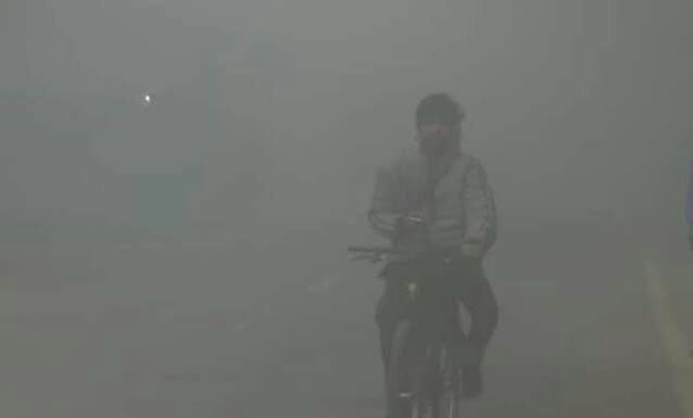 UP में फिर छाएगा घना कोहरा, लखनऊ समेत कई जिलों में होगी बारिश ठंड और कोहरा