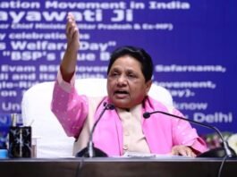 बर्थ-डे पर मायावती ने खोला EVM के खिलाफ मोर्चा, चुनाव आयोग व मोदी सरकार से की बैलेट पेपर से सभी चुनाव कराने की मांग ईवीएम के खिलाफ मोर्चा