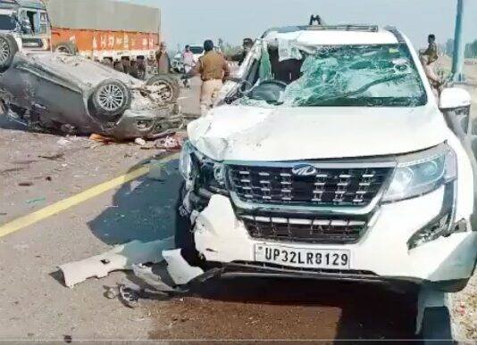लखनऊ-आगरा एक्सप्रेसवे पर कारों की टक्कर में एक ही परिवार के पांच सदस्यों की दर्दनाक मौत, तीन घायल कारों की टक्कर