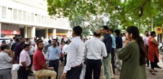 यूपी-दिल्ली समेत कई राज्यों में आया भूकंप, घरों से निकले लोग राज्यों में आया भूकंप
