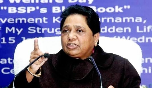 अब मायावती ने कहा, “रामचरितमानस-मनुस्मृति नहीं, संविधान है उपेक्षित वर्गों का ग्रंथ”, अखिलेश पर भी साधा निशाना रामचरितमानस