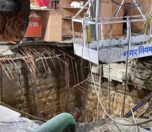 इंदौर मंदिर हादसे में मृतकों की संख्या बढ़कर हुई 36, मातम में बदली त्योहार की खुशियां इंदौर मंदिर हादसा