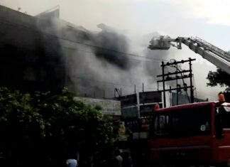 कानपुर के कपड़ा मार्केट में भीषण आग, सात सौ से ज्यादा दुकानें जलकर राख कानपुर कपड़ा मार्केट