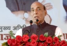 लखनऊ में राजनाथ सिंह ने साधा राहुल गांधी पर निशाना, “दूसरे देश में नहीं, संसद में होनी चाहिए लोकतंत्र पर चर्चा” राजनाथ सिंह