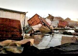 मूसलाधार बारिश व ओलावृष्टि ने तबाह की वाराणसी में टेंट सिटी, कॉटेज में ठहरा परिवार घायल टेंट सिटी