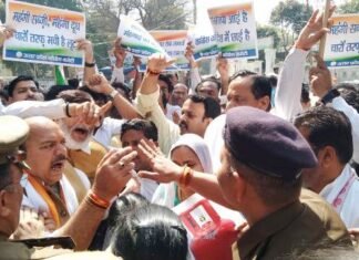 गैस सिलेंडर के बढ़े दाम व मंहगाई के विरोध में विधानसभा घेरने जा रहे कांग्रेस कार्यकर्ताओं को पुलिस ने रोका, हुई जमकर नारेबाजी
