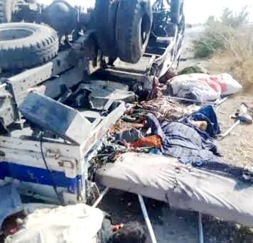 पाकिस्तान में पुलिस वैन पर आत्मघाती हमला, नौ पुलिसकर्मियों की मौत, 13 घायल