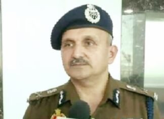 मुफ्त रेल यात्रा करने वाले पुलिसकर्मियों को DGP की चेतावनी, शिकायत मिलने पर होगी कार्रवाई मुफ्त रेल यात्रा