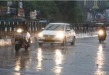 लखनऊ-कानपुर सहित यूपी के कई शहरों में बरसा पानी, गिरे ओले, 27 जिलों में जारी बारिश का अलर्ट लखनऊ में बारिश