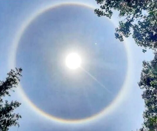 सूरज चमकती रिंग