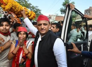 औरैया पहुंचे अखिलेश यादव