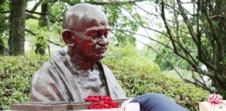 महात्मा गांधी की प्रतिमा