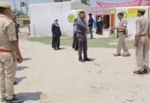 UP उपचुनाव: स्वार-छानबे में वोटिंग पर सपा का आरोप, मुस्लिम क्षेत्र में मतदाताओं को वोट डालने से रोक रही पुलिस मुस्लिम क्षेत्र में मतदाताओं