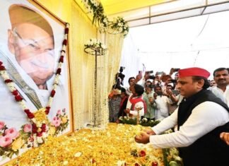 योगी के गढ़ में अखिलेश ने पूछा क्या साफ हो गया गोरखपुर-बनी मेट्रो? अधिकारियों के दम पर अपने पक्ष में कराया चुनावी नतीजे योगी अखिलेश