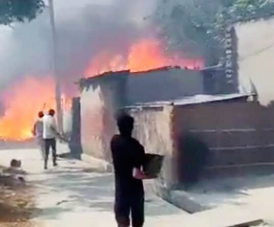 कुशीनगर घर में आग