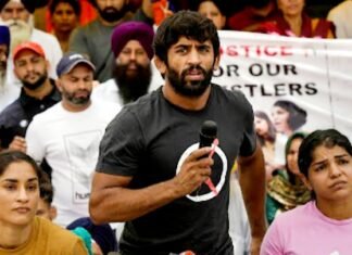 पोस्टमॉर्टम टेबल पर मुलाकात की बात से नाराज बजरंग पुनिया बोले, ये IPS अफसर हमें गोली मारने की बात कर रहा, बता कहां आना है… पोस्टमॉर्टम टेबल